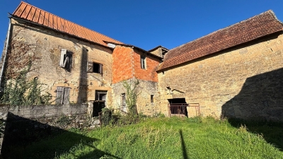 Ensemble de Granges à rénover - 15 minutes de Figeac