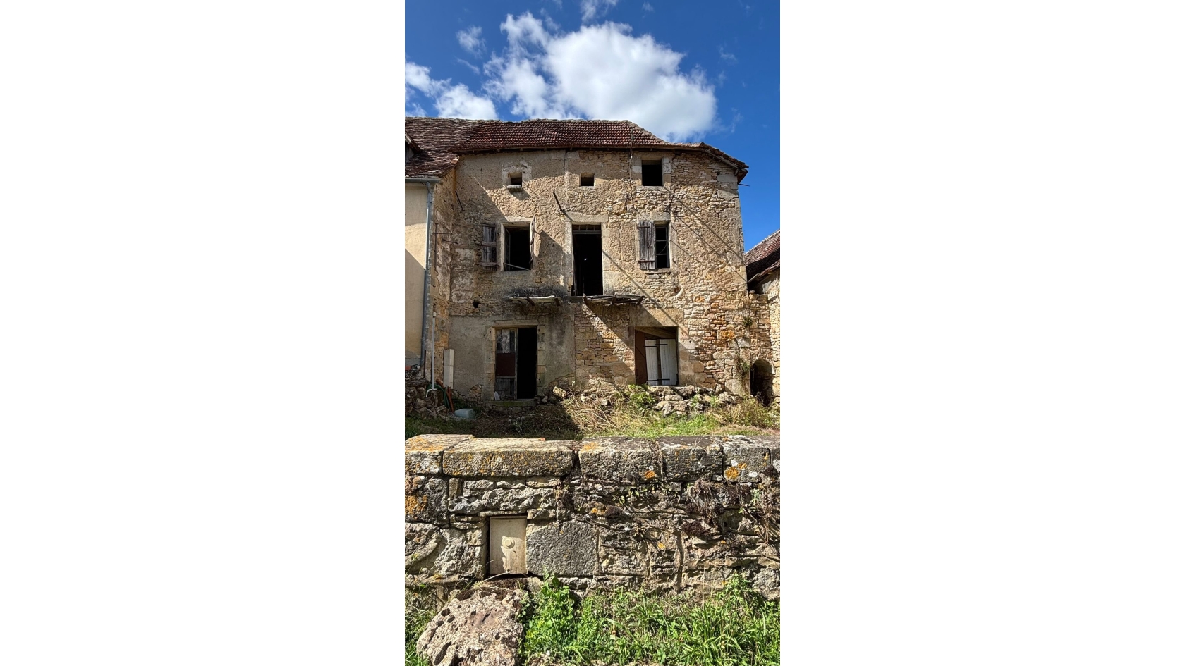 Maison à rénover de 100m2 - à Assier