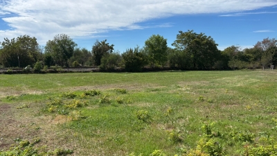 Terrain constructible de 2 420 m² - à Assier