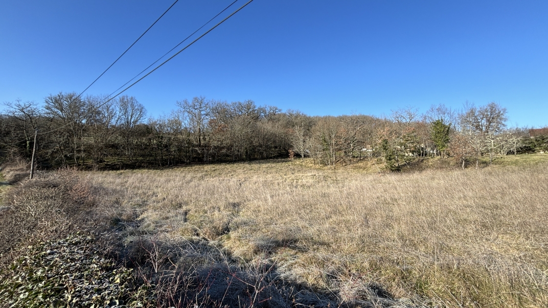Terrain constructible de 879 m² - 10 minutes de Figeac