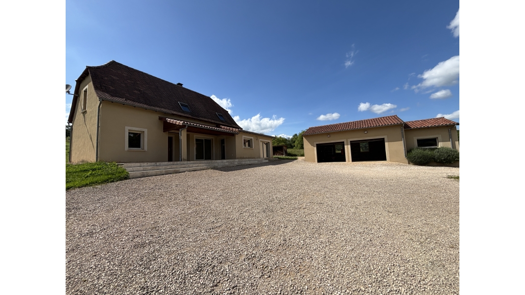 Maison 4 chambres jardin et garage - Lissac et Mouret